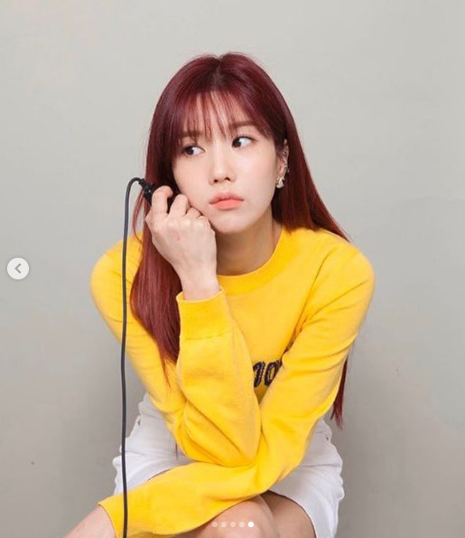 Group IZ*ONE Eunbi has unveiled fresh fashion in Spring.Eunbi posted a picture on the official SNS of IZ*ONE on the 4th with the article Spring is Spring.The silver in the photo showed a refreshing charm in yellow and white bottoms, adding to her innocence with long straight hair; the silver in the photo added a cute charm as she posed in various poses.Many fans admired the cute charm of Eunbi.IZ*ONE, which belongs to Eunbi, recently performed his first full-length album Bloom Eyes