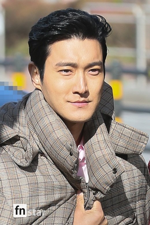 Group Super Junior Choi Siwon is working on filming MBC TV SF8 project series Augmented Soy Pods at MBC in Sangam-dong, Seoul, on the afternoon of the 4th.