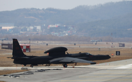 미군 U-2 정찰기가 오산 주한미공군기지에서 정찰임무 수행을 위해 이륙 전 활주로로 이동하고 있다. 세계일보 자료사진