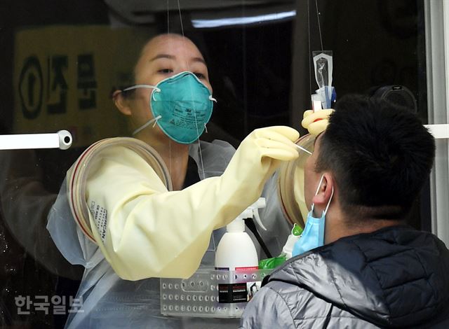 [속보] 보건당국 "이달 중순부터 해외유입에 따른 지역사회 전파 가능성 낮아질 것" | 인스티즈