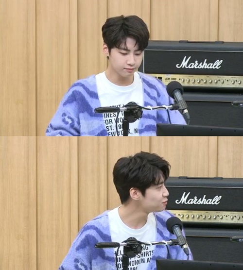 Lee Jin-hyuk, TV Cultwo Show, cited Lee Seung-gi as a role model.Lee Jin-hyuk appeared as a guest and talked at SBS Power FM Dooshi Escape TV Cultwo Show which was broadcast on the afternoon of the 6th.Kang Ho-dong saw Lee Jin-hyuk and said, It looks like Im watching Lee Seung-gi 15 years ago. Kim Tae-gyun, a DJ, said, Im lucky to hear that.Lee Jin-hyuk hesitated and answered Lee Seung-gi with difficulty.I think Lee Seung-gi is watching it now, because he was still in touch yesterday, he said.