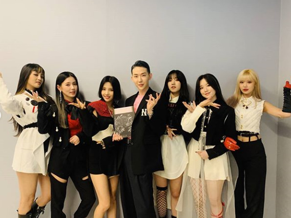 While the girl group (girls) children announced their comeback, senior singer Jo Kwon added warmth to the support shooting.6th is today through the official SNS of (girls) children The third mini album I trust release commemorative media showcase ends!Thank you, wonderful MC Jo Kwon!Laner I would like to ask for your attention and support # Girls # GIDLE # I_trust #Ohmygod with the hashtag article.In the public photos, (girl) children are posing variously on stage with their senior singer Jo Kwon, and they also smile at the mouths of those who watch warm and old.Meanwhile, the (girl) children released their third mini album, I Trust, at 6 pm today on various music sites.I Trust is an album with the name I believe in me, which contains the dignified beliefs of (girls) children.A total of five songs were included, including the title song Oh my god, I Love You, Mabe, LION, and Oh My God.The title song Oh My God is a song of Urban hip-hop genre with bold rhythm variations, expressing the message I can be proud just by believing in myself.It is more anticipated in that it is a self-titled song of So-yeon, a leader who has already been recognized as a producer.(Women) Kids are the monster rookies who won the first place in music broadcasts 20 days after their debut and won seven new awards that year.He also demonstrated his already completed musicality and performance skills in Mnet Combag War: Queen Graves, overshadowing his new title.(Women) children, who are attracting attention every comeback with such extraordinary moves every day, are once again popular with So-yeons own song that they believe and listen to.(Women) already interested in the growth that children will show through the Eye TrustGirls SNS Capture