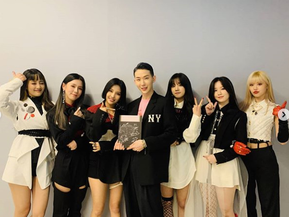 While the girl group (girls) children announced their comeback, senior singer Jo Kwon added warmth to the support shooting.6th is today through the official SNS of (girls) children The third mini album I trust release commemorative media showcase ends!Thank you, wonderful MC Jo Kwon!Laner I would like to ask for your attention and support # Girls # GIDLE # I_trust #Ohmygod with the hashtag article.In the public photos, (girl) children are posing variously on stage with their senior singer Jo Kwon, and they also smile at the mouths of those who watch warm and old.Meanwhile, the (girl) children released their third mini album, I Trust, at 6 pm today on various music sites.I Trust is an album with the name I believe in me, which contains the dignified beliefs of (girls) children.A total of five songs were included, including the title song Oh my god, I Love You, Mabe, LION, and Oh My God.The title song Oh My God is a song of Urban hip-hop genre with bold rhythm variations, expressing the message I can be proud just by believing in myself.It is more anticipated in that it is a self-titled song of So-yeon, a leader who has already been recognized as a producer.(Women) Kids are the monster rookies who won the first place in music broadcasts 20 days after their debut and won seven new awards that year.He also demonstrated his already completed musicality and performance skills in Mnet Combag War: Queen Graves, overshadowing his new title.(Women) children, who are attracting attention every comeback with such extraordinary moves every day, are once again popular with So-yeons own song that they believe and listen to.(Women) already interested in the growth that children will show through the Eye TrustGirls SNS Capture