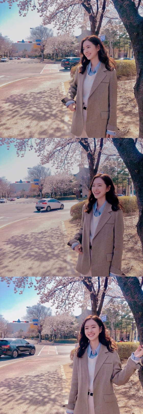 Actor Jin Se-yeon expressed his happiness to Spring, who was just approaching.Jin Se-yeon posted three photos on his instagram on the 7th with an article entitled Spring or Spring #Born Again # Cherry Blossom during shooting.In the photo, there is a picture of Jin Se-yeon standing under a cherry tree. Jin Se-yeon is making Smile brightly with warm sunshine.The netizens who responded to this responded such as Who is a cherry blossom, It is so beautiful and I expect a drama.On the other hand, KBS 2TV Drama Born Again starring Jin Se-yeon will be broadcasted on the 20th.Born Again is a reincarnation mystery melodrama depicting the fate and resurrection of three men and women who are intertwined in two lives.