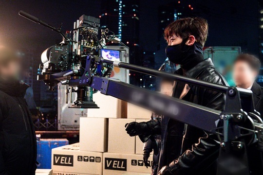 Lugal Choi Jin-hyuk and Park Sung-woong are leading the play with perfect synergy.OCN TOIL Original Lugal (directed by Kang Cheol-woo, Dohyeon, Planning Studio Dragon, and Produced by Liyen Entertainment) released behind-the-scenes cuts of Choi Jin-hyuk and Park Sung-woong, which created different heroes and Billons in their own colors, on April 8.The breath of two people crossing the extreme and extreme temperature difference from the undisclosed cut of the tensioning Daechi station scene to the back of the filming scene catches the eye.The development of Lugal is getting more interesting as the artificial snow hero Kang Ki-beom (Choi Jin-hyuk) and absolute Billen Hwang Deuk-gu (Park Sung-woong) collide in earnest.Kang Ki-bum and Hwang Deuk-gu, who were chasing each other, finally made a breathtaking tension with the third ending of Daechi station.Kang Ki-bum, who had been in revenge, was shut down and collapsed, and Hwang Deuk-gu left in a police car.In this case, Rugal found that Argos was also connected to the police.Hwang Deuk-gu, who had kidnapped people and was engaged in human remodeling experiments, even turned Seol Min-joon (Kim Dae-hyun) into an experimental body, and Kang Ki-bum began to pursue Hwang Deuk-gu more closely following the crime clues.Here, Kang Ki-bums artificial eyes evolved themselves and the unpredictable development was predicted.As the confrontation between good and evil becomes clearer, the characters who are full of personality of Lugal are attracting attention.Above all, Choi Jin-hyuk and Park Sung-woong, who have perfected hero and billon, are receiving hot response.The photo released on the day included a three-time ending scene that gathered topics with a sparkling confrontation.As the intense action came and went, Choi Jin-hyuk and Park Sung-woong were completely immersed in the shooting.From meticulous monitoring to the way it combines, you can get a glimpse of how the acting of believing and seeing was born.Two people who never miss the details to make the characters they have never seen before feel real. The secret of Legend breathing is buried all over the set.As the key scene that has slowly tightened tension, the charisma of Choi Jin-hyuk and Park Sung-woong is more intense than ever.The hot eyes of the undisclosed cut are so creepy once again. The two of the extraordinary auras reveal the charm of reversal on the set.Choi Jin-hyuk and Park Sung-woong, who shine the scene with untiring energy, add anticipation to their future activities.The increasingly brutal confrontation between Billen Hwang and Kang Ki-bum, who is getting harder to catch him, is expected to start with their passion and synergy.kim myeong-mi