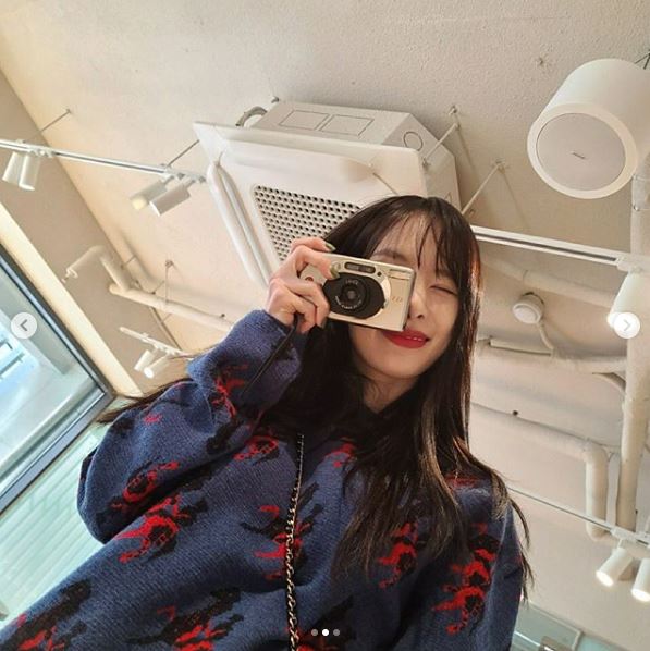 WJSN Seolah showed off her fresh charm.On the 8th, Seolah posted three photos on his instagram.In the open photo, Seolah is concentrating on taking pictures with one eye closed.WJSN Dayoung laughed with a comment saying, I want to be shot if Sister is a demon in the castle, but if it is Camera that Sister is holding. I love you Kim Hyun Jung.On the other hand, WJSN, which belongs to Seolah, released its mini album As You Wish last November.Photo: SNS