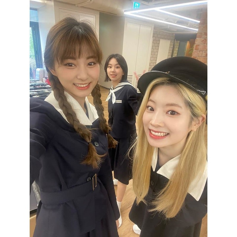 TWICE has unveiled its shape as a uniform.On April 8, TWICE official Instagram posted an article and a photo called Food.The photo was taken by TWICE Tsuwi, Chae Young, and Dahyun, the youngest of whom are wearing retro uniforms and taking various facial expressions and poses.The uniform appearance of the three people who were in the air robbed the fans eyes.emigration site
