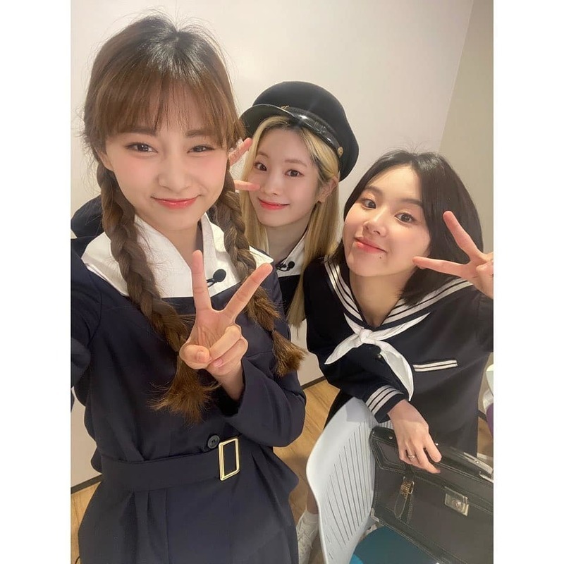 TWICE has unveiled its shape as a uniform.On April 8, TWICE official Instagram posted an article and a photo called Food.The photo was taken by TWICE Tsuwi, Chae Young, and Dahyun, the youngest of whom are wearing retro uniforms and taking various facial expressions and poses.The uniform appearance of the three people who were in the air robbed the fans eyes.emigration site