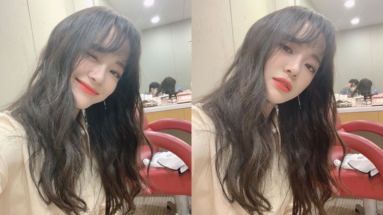 Sejeong of group group group released a waiting room selfie.Sejeong posted two photos on his Instagram on the 9th with an article called Flowerpot Mka.Sejeong in the open photo is staring at the camera and giving a refreshing wink. In the subsequent photo, she showed another atmosphere and boasted a goddess visual.Sejeong is releasing his first solo mini album Flowerpot on the 17th.Photo: Sejeong Instagram