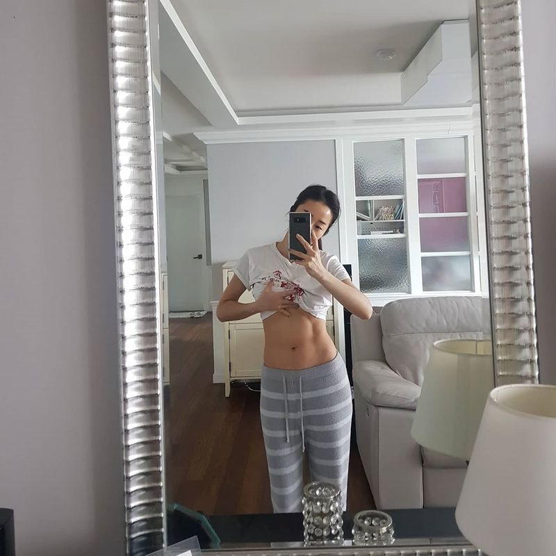 Kim Kyung-hwa, a broadcaster from the Announcer, revealed his will to Diet.Kim Kyung-hwa posted a mirror selfie taken on April 9th by revealing his abdominal muscles on his personal SNS.Kim Gyeong-hwa said, Where have you been?There were five of the six (though a little plump) but now I can not even look at it enough or two. (I did not exercise), but I think it is the biggest thing I ate a lot (I covered the blanket), he guessed.Im going to start again. Detox, Diet. After a long time, Im going to start right.Park Su-in