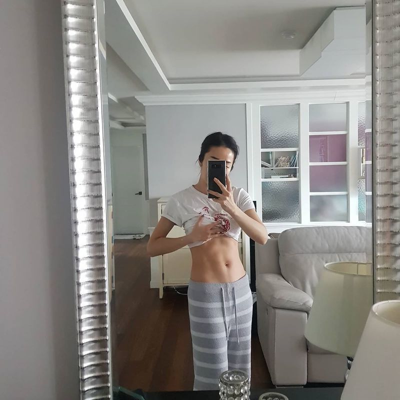 Kim Kyung-hwa, a broadcaster from the Announcer, revealed his will to Diet.Kim Kyung-hwa posted a mirror selfie taken on April 9th by revealing his abdominal muscles on his personal SNS.Kim Gyeong-hwa said, Where have you been?There were five of the six (though a little plump) but now I can not even look at it enough or two. (I did not exercise), but I think it is the biggest thing I ate a lot (I covered the blanket), he guessed.Im going to start again. Detox, Diet. After a long time, Im going to start right.Park Su-in