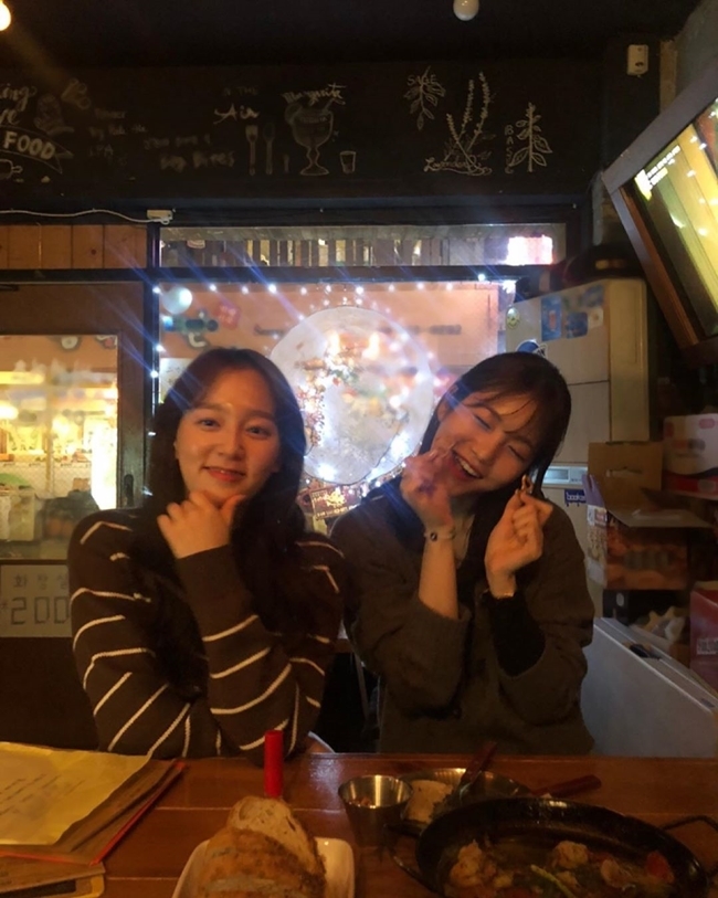 Actor Shin Ye-eun has released Yun is and Chemies two-shot.Shin Ye-eun wrote on his Instagram on April 10, Have you had a good time today?Those who have not seen it yet posted several photos with the article See rebroadcast on the kbsdrama channel at 12:30 pm after a while.In the photo, Shin Ye-eun poses alongside Yun is appearing in the drama Come on.Shin Ye-eun - Yun is a different charm, and the eyes are focused on the visuals of the snow.park jung-min