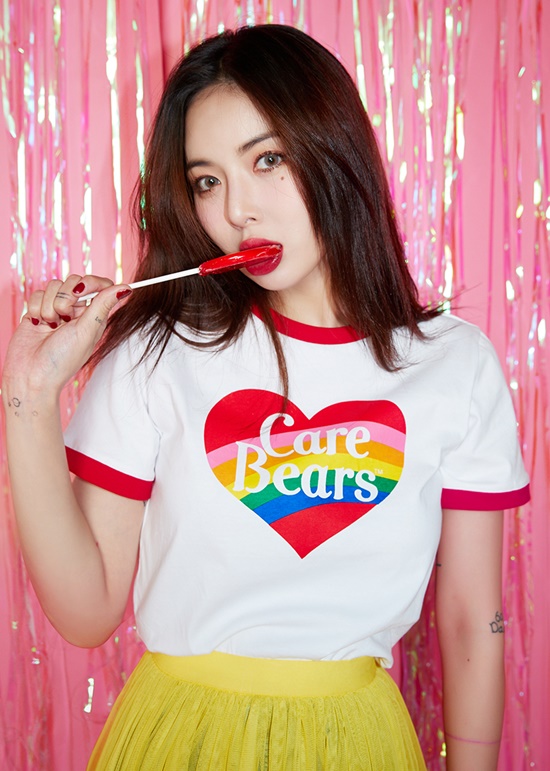 A picture of Singer Hyona has been released.Hyuna took off her sexy image through a picture released on the 10th and released a lovely yet cut image.Hyuna, who has a sexy charm that is called Fangwang on stage, captivates the attention of the cute Reversal story by wearing a T-shirt with a cute bear character.The pictures that Hyona participated in can be found at KRide & Stores nationwide, official website, Instagram, Facebook, fashion magazine.Photo: ClRideanne