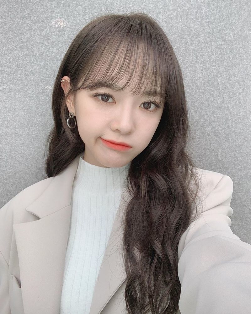 Group Gugudan member Sejeong boasted a watery beautiful look.Gugudans official Instagram page reads on April 11, Sejeong is an extreme job. Its so beautiful and chic all the time and its hard to do Alone.The picture was posted with the article Sejeong turned the sound today.The picture shows Sejeong smiling chicly, with his perishing small face size and distinct features that make the beautiful look even more prominent.The pure atmosphere of Sejeong also attracts attention.The fans who responded to the photos responded It is so beautiful, I worked hard today and It is beautiful.delay stock