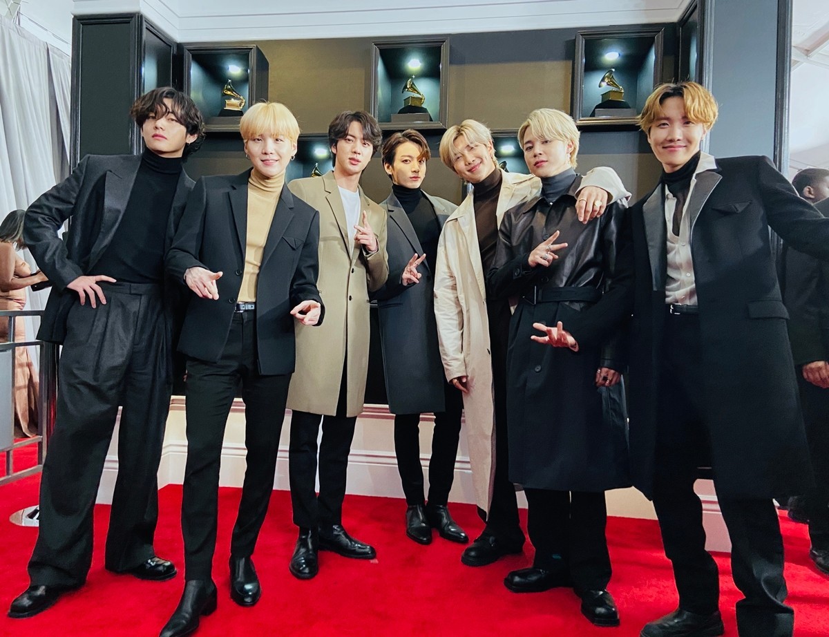 BTS is 2020 yearIn April, it topped the Boy Groups brand reputation.The BTS brand ranked first in the big data analysis, said the Korea Institute of Corporate Reputation on November 11. Link analysis shows that I enjoy, cheer, I like, and keyword analysis shows album, Billboard, YouTube He said.The positive ratio was 87.53% in the positive ratio analysis, he added.Second place was Seventeen, third place was EXO, fourth place was NCT, fifth place was Winner, sixth place was Super Junior, seventh place was Shiny, ninth place was Infinite, and 10th place was Vikton.