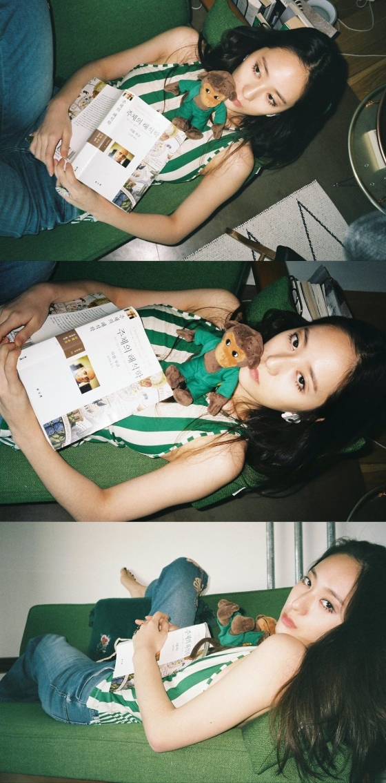 On the afternoon of the 12th, Krystal Jung posted several photos on his Instagram.In the open photo, Krystal Jung is lying on the sofa and watching Michelle Foucaults hermeneutics of the subject. A bear doll holding it with a book stands out.The netizens commented on I love you Jung Soo-jung, Fighting and Have a good day today.Meanwhile, Krystal Jung will appear on OCN Drama Surch scheduled to air this year.