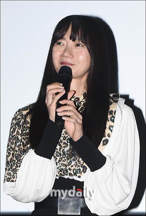 Actor Bae Doona is expected to be in close contact with producer Jung Woo-sung.Bae Doona said on the 13th, Bae Doona is positively reviewing the proposal for the Netflix original series Goyos Sea.Goyos Sea is a SF thriller that depicts the story of elite members who go to the research base abandoned on the moon to retrieve a questionable sample in the background of the future earth, which is lacking in water and food due to global desertification.Bae Doona is said to have been offered an elite member role.This work is a series of short films of the same name directed by Choi Hang-yong, who received attention at the 13th Misen Short Film Festival in 2014.The screenplay is directed by Park Eun-kyo, who won the 29th Korea Film Critics Association Award for the movie Mother, and director Choi Hang-yong catches megaphone.It is said that the tense and unpredictable story of the vast universe will unfold, and especially Jung Woo-sung is participating as a producer.