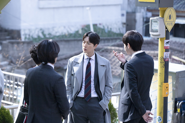 With the MBC tree mini series Slack The Internet (played by Shin So-ra, a male actor) about a month away, the photos of the main characters Park Hae-jin and Kim Eung-soos affectionate two shots and pleasant seniors are revealed.Slack The Internet is a comic office water that depicts the change revenge of the man who is the worst Slack manager as a subordinate.It is a drama that expects empathy through the story of a real work because people called Slack are showing the harmony between generations and generations with the message that we will eventually become.Park Hae-jins split between Park Hae-jin and the Great Slack boss, after the rough time of The Internet, he was promoted to the manager at once by developing hot chicken noodles that cause a nuclear storm in the ramen system.He is a top star manager of a perfect ramen company that can not even look, character and skill in appearance. He will play revenge, not revenge, by meeting Kim Eung-soo, who was a former boss and a former boss of the company, who has put himself in a pit of hardship.Park Hae-jin was divided into two groups: Kim Eung-soo, who experienced the mother-in-laws life through Kim Eung-soo, and Kim Eung-soo, who represented the pain of the Slacks in the drama with a straight-line speech that showed the typical Slack and made the Interns worse.Park Hae-jin is the hot chicken noodle, ranked first in the worlds ramen sales, promoted to the manager at once, and transformed into a hot-air manager who is the number one player in the wonderful workplace.And the two will meet again as senior The Internet and bosses and will show off the chemistry of life comics with unexpected bromance.Slack The Internet, which has already raised expectations for Drama by gathering big topics from the casting stage, will show Park Hae-jin and Kim Eung-soos extraordinary chemistry on the spot and will bring blue to the house theater with the director of the hot-air and the senior of the inner circle.The on-site cut showed two people in front of Park Hae-jins snack car and showed two friendly two shots, which made two peoples breathing guess.In addition, Han Ji-eun of Italy station and Tak Jung-eun of the station, who are appearing together, are taking commemorative photos with Park Ain, and the affectionate appearance of the seniors is also caught.kim myeong-mi