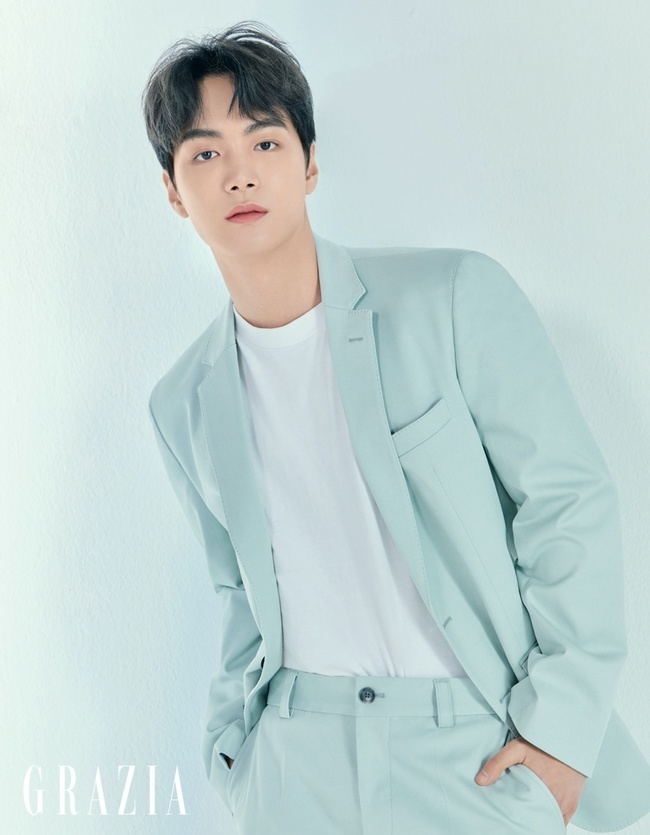 JR, a member of NUEST (JR, Aaron, Baekho, Min Hyon, Rennes), is making a trendy move by confirming the renewal of the beauty brand Orizance advertising model.Pledis Entertainment, a subsidiary company, said on April 13, NUEST JR, who has been active as the exclusive model of the natural beauty brand Orizance since 2019, has signed a contract and will meet with the public once again through Orizance.In particular, JR, which has re-signed with the friendly and positive image of the author, created Origins and an amazing Synergy, will continue to play a role as a public relations ambassador to publicize brands such as photo shoots.In addition to the news of the renewal, JR made a surprise announcement of some of the picture cuts with Origins and magazine Gracia, making it more warm for viewers to feel the charm of the upgraded visuals and springtime freshness.In addition, JR said, I often use the products to dry and sensitive skin because I am often under stage makeup and hot lights, and I am calming my skin. I am picking one of the masks according to my skin condition that day.bak-beauty
