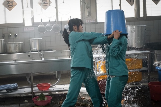 Goodcasting Choi Kang-hee was caught at the scene of the prison mop Die Bad, holding a mop and evaluating the lawless zone alone.SBSs new monthly drama Goodcasting (playplayplay by Park Ji-ha/director Choi Young-hoon) is an action humanism blockbuster that takes place when women who were pushed out of the NIS job and kept their desks were forced to work as field agents and then launched the colostrums Operation The Mole Song: Undercover Agent Reiji.A shopping cart rather than a pistol, an ordinary woman who matches a back-to-back smashing rather than a high-altitude downhill action, saves her family, saves the people, and saves the country, giving viewers an intense surrogate satisfaction and extreme pleasure.Above all, Choi Kang-hee has a job performance ability, but he plays the role of Baek Chan-mi, a problem child in the NIS, who is evaluated as the worst because of the stage kiss that he spits out regardless of what he says.Choi Kang-hee is a NIS black agent who shows intense action in hot talk and emits charismatic girl crush charm.In this regard, the scene of Prison Daemoll Die Bad, where Choi Kang-hee showed the face of a rumored NIS black agent Baek Chan-mi, is drawing attention.In the play, Baek Chan-mi confronted the violent struggle between fellow prisoners after the Mole Song: Undercover Agent Reiji on the prson to solve the case.Baek Chan-mi, who came with a mop for cleaning, gives a cold look as if their unexpected Die Bad disapproves, and eventually explodes the hidden force.As a legendary black agent in the NIS, he was surprised by the skill of a master who uses brilliant fighting techniques such as kicking anger, holding a neck and putting a trash can on his head.What is Baek Chan-mis entry into the private, what is his anger, and the activity of Baek Chan-mi, who is in charge of the lawless zone, is raising questions.Choi Kang-hees prison mop Die Bad scene was filmed in Paju, Gyeonggi Province last year.Choi Kang-hee was an action god of complicated movement, so as soon as he arrived at the scene, he unwound and rehearsed for a long time, such as breathing several times with assistant performers.In particular, Choi Kang-hee ran to the monitor as soon as the cut sounded, carefully checking his action angle, and bought the scene with a sincere attitude that did not hesitate to re-shoot repeatedly to get more satisfactory results.The scene has been praised for the great success of Choi Kang-hee, who was reborn as a real action actor through Good Casting, the production team said. Please enjoy the exciting and exciting action that Actor Choi Kang-hee has fully demonstrated his capabilities.bak-beauty