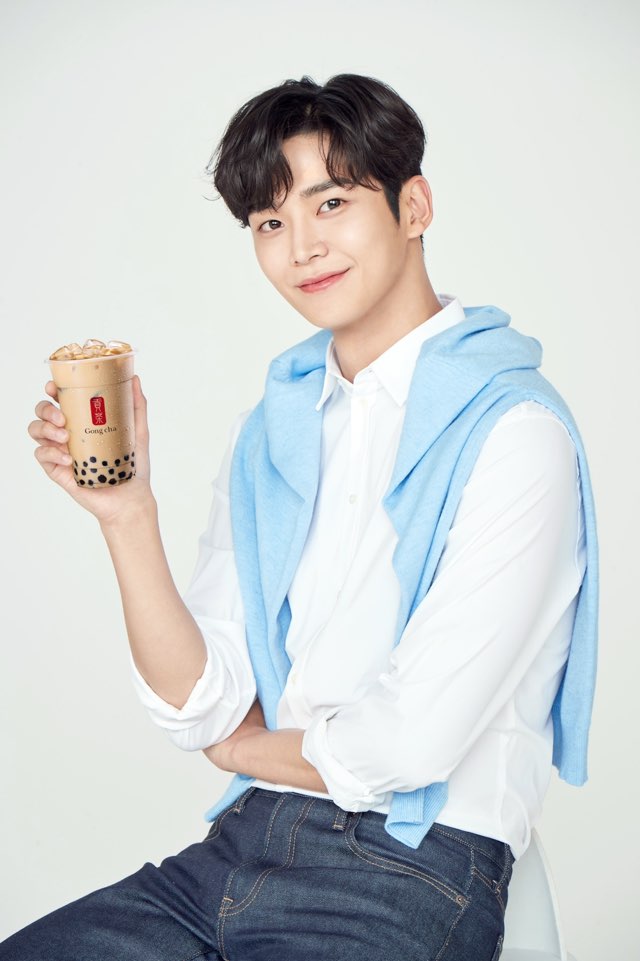 RO WOON of group SF9 is selected as the Drink brand advertisement model and is receiving a hot love call from the advertising industry.RO WOON was selected as the brand model of Gong Cha Korea, a global tea drink brand.RO WOON in the public photo is a neat look that matches stylish knit and cotton pants and emits a warm charm.RO WOON will meet consumers in various forms such as pictorials and online CF with the new menu model of Gong Cha in the future.RO WOONs picture can be found on the official website of Gong Cha on the 13th, and on the official SNS channel such as Instagram and Facebook.We decided that the bright and positive energy of RO WOON fits well with Gong Cha, so we decided to select it as a new brand Model, said a source from Gong Cha Korea. We can expect RO WOON, who is active in various fields, to meet with Gong Cha and show what kind of chemistry it will show.RO WOON has recently been selected as a model by receiving a love call from various brands such as Jincasual, Cosmetics, and confectionery products.RO WOON, which is engaged in advertising with clean and fresh visuals, is loved by various fields such as Acting, Music, and Entertainment.