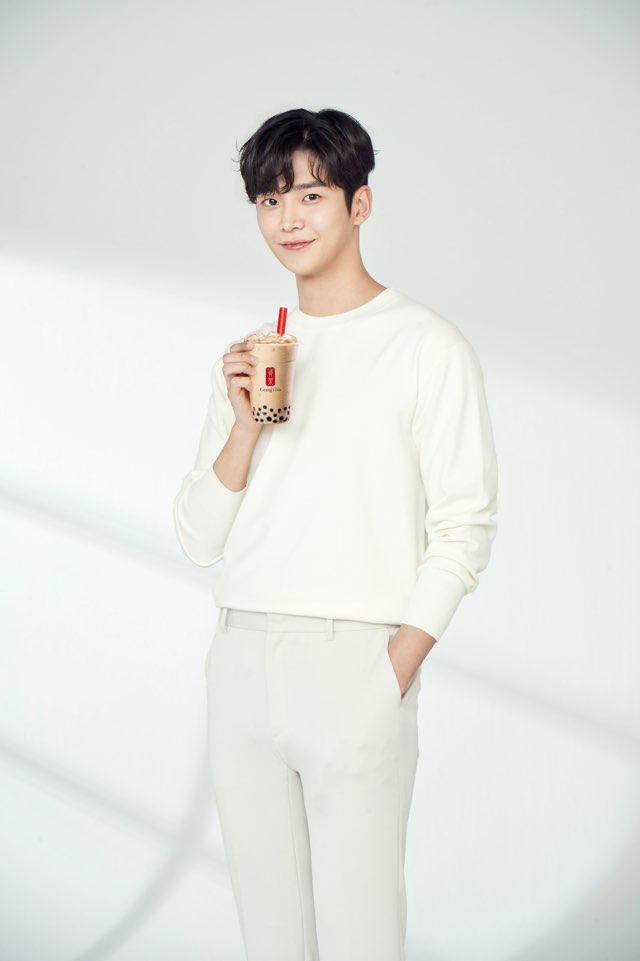 RO WOON of group SF9 is selected as the Drink brand advertisement model and is receiving a hot love call from the advertising industry.RO WOON was selected as the brand model of Gong Cha Korea, a global tea drink brand.RO WOON in the public photo is a neat look that matches stylish knit and cotton pants and emits a warm charm.RO WOON will meet consumers in various forms such as pictorials and online CF with the new menu model of Gong Cha in the future.RO WOONs picture can be found on the official website of Gong Cha on the 13th, and on the official SNS channel such as Instagram and Facebook.We decided that the bright and positive energy of RO WOON fits well with Gong Cha, so we decided to select it as a new brand Model, said a source from Gong Cha Korea. We can expect RO WOON, who is active in various fields, to meet with Gong Cha and show what kind of chemistry it will show.RO WOON has recently been selected as a model by receiving a love call from various brands such as Jincasual, Cosmetics, and confectionery products.RO WOON, which is engaged in advertising with clean and fresh visuals, is loved by various fields such as Acting, Music, and Entertainment.