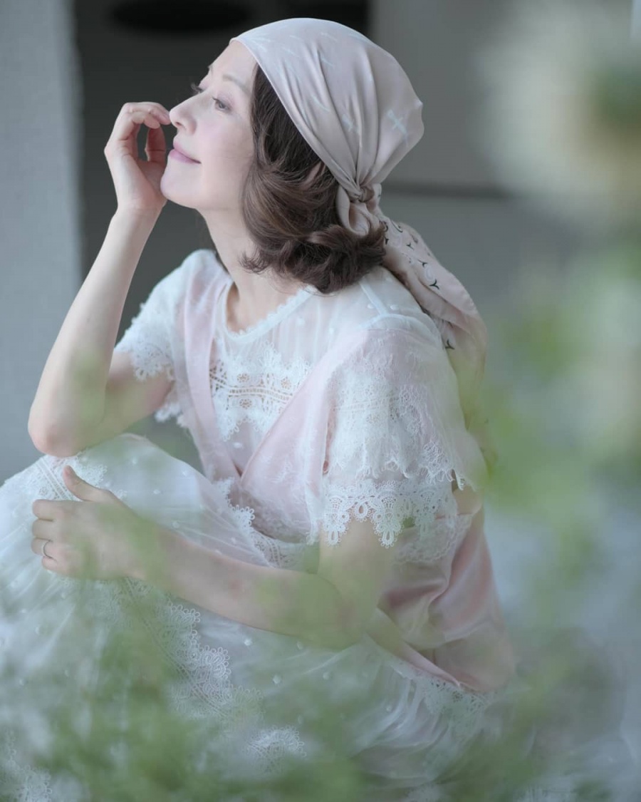 Actor Seo Jin-Hee has reported on the current status of Nice.Seo Jin-Hee posted several photos on his Instagram account on Thursday, with the post: I like to buy Alone, do it every day: home show, I Alone show.In the photo, Seo Jin-Hee, wearing a pink scarf, vest and white dress, is showing off her beauty by taking various poses.Especially, Seo Jin-Hee is 59 years old this year, but still boasts a girllike mind and a young appearance, and it has attracted many netizens admiration.In addition, I was happy to see Seo Jin-Hee, who showed a happy heart saying Allone is good, and I admired the pictures taken at home as if they were pictures.Seo Jin-Hee recently appeared on MBN Doctor Chef.
