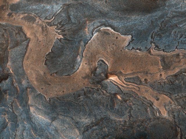 NASA의 화성정찰위성이 화성 협곡에서 용의 모습을 포착했다. (사진=NASA/JPL/UArizona)