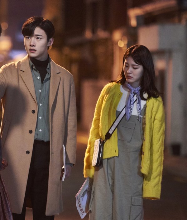 KBS2 Wednesday-Thursday evening drama Welcome, First Time in Korea? Shin Ye-eun and Seo Ji-hoon run between maze-like alleys and find Myoeng-su Kims trace.KBS 2TV Wednesday-Thursday Evening drama Welcome, First Time in Korea? (playplayplay by Joo Hwa-mi / Directed by Ji Byung-hyun) is a subtle companion romance drama of a woman like a cat and a puppy who turns into a man.It is a special youth fairy tale that mixes the story of the companion from the human point of view and the human point of view from the point of view of the companion tomb.Above all, Shin Ye-eun plays the role of Kim Sol-a, a candid designer in front of people and love, and Seo Ji-hoon plays the role of Prince Imperial Waneun, a cafe owner who is overcoming the painful wounds abandoned by parents and adoptive parents.Last week, Kim Sol-a finished his outgoing love for 10 years and released Prince Imperial Waneun, and Prince Imperial Waneun genuinely apologized for pushing Kim Sol-a out of the trauma of being abandoned.Shin Ye-eun and Seo Ji-hoon also burst into a tireless passion to run and run without difficulty until they created a good scene despite the late night shooting.Here, I added an inner acting that mixed complex emotions such as shocked eyes and fearful expressions, and gave the admiration of the scene.In the end, Shin Ye-euns eyes, which emit a firm resolution with tears, and Seo Ji-hoons sharp charisma combined, and a desperate race was completed with a minute and a second urgent.We are waiting for the story of young people who will heal and heal terrible wounds, the production team said. We hope that there will be a special event on the 15th (Today) in Peace, Welcome in Korea, and what kind of events will be related to Myoeng-su KimKBS 2TV Wednesday-Thursday Evening drama Welcome, First Time in Korea? will be broadcast at 10 pm on the 15th (tonight).