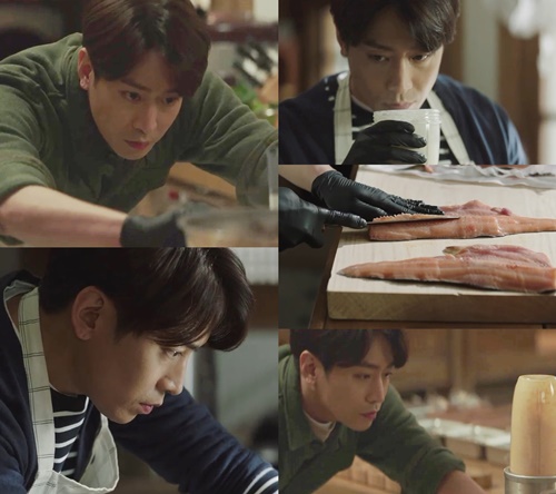 Eric Mun presents his true face as owner ChefChannel A, which will be broadcast on the afternoon of the 17th, is a drama sajoromans.In the seventh episode of Moon Chef, Eric Mun (played by Moon Seung-mo)s busy Haru, who will play as owner Chef, is drawn.In the 6th on the 11th, the construction of the Donghan International Clothing Industrial Complex led to the crisis that the village of Seoha would disappear.At the end of the military saying that it was a decision for regional development, Moon Seung-mo (Eric Mun) offered an alternative and announced that he would open a Restaurant named after himself, offering an impact ending.In the meantime, Eric Mun, who is completely divided by the main Chef Moon Seung Mo, is captivating his attention.In the public photos, Eric Mun delicately trims the ingredients prepared, takes on the scent of food while cooking, and shows a careful and thorough professional aspect.Also, in the way of carefulness for the new menu, it reminds me of the charismatic time I was preparing a pop-up restaurant overseas in the past, and I guess that I am more responsible than anyone else.Especially, the scene of trying to open a successful Restaurant in Seoha Village is a point of gathering hope for what kind of activity to show in the future.Break!Moon Chef is a healing romantic comedy drama in which Yubela, a world-renowned fashion designer who lost his memory and fell into a bundle of accidents, meets Moon Seung-mo, a star chef, to make growth, love and success.