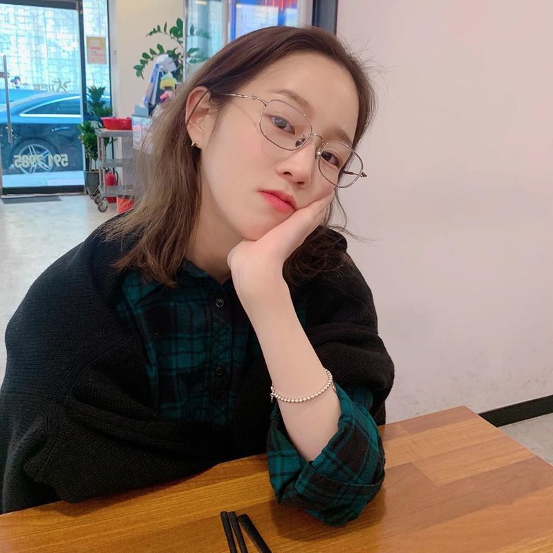 Singer Park Bo Ram has revealed the latest status of maintaining after a 30kg weight loss.Park Bo Ram posted several photos of himself on personal social media on April 15.Park Bo Ram in the picture is eating pasta and bread at a restaurant; in another photo, he creates an intellectual atmosphere with glasses on.Park Bo Ram added with the photo, I only eat rice and then I have a hinddak, informing him that it was a short outing in the Corona 19 incident.Park Su-in