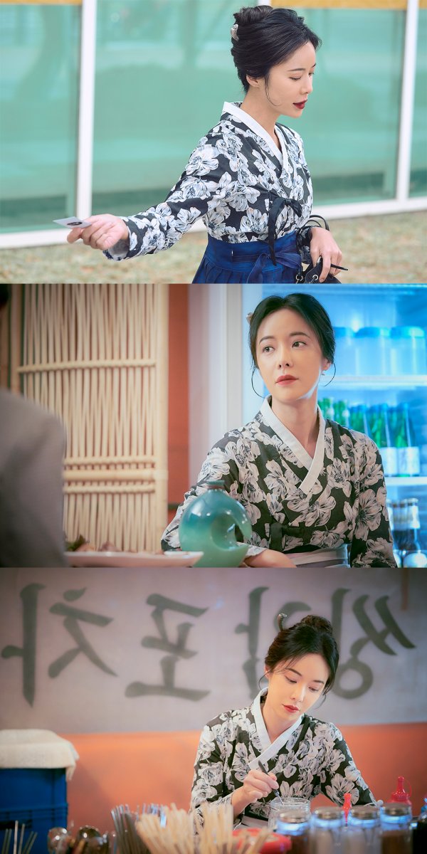 In 2020, JTBCs first tree drama Pairs gloves sports car (playplayed by Ha Yoon-a, directed by Jeon Chang-Geun) announced the opening of the store at 9:30 pm on May 20, and the first steel cut of Hwang Jung-eum was released.The perfect transform to Aunt Foa, who wants to drink a drink together, adds to the expectation of Hwang Jung-eums return to the house theater.Pairs gloves sports car is a fantasy counseling drama that releases the mysterious aunt of a mysterious stall and the pure youth albasin in the dream of the guests.Hwang Jung-eum, who made headlines for the drama comeback in three years, played the role of Aunt Pairs gloves sports car, and the attention was focused on the transformation of the Roco Queen.When I go into the orange tent where I stop, I see Pairs gloves sports car aunt who welcomes the guests with a mouth-watering liquor.Hanbok, a woman who steals her gaze, and a rough speech that can be felt even if she shares a word or two are often embarrassing the first guests who came to Foa.However, since it provides infinite care and alcohol, and provides a cool service with service, there is no guest who does not tell the moonlight.In fact, Wolju is not the world of Lee Seung or the underworld, but the councillor of the dream world the world.In order to pay for the past life, 100,000 people have to be released, but only 10 people have left their performance.For one of the guests, the monthly counseling is essential, and for the dry moon, the story of the guests is essential.In the still cut, which was first released today (16th), Wolju is in full swing.I have also distributed business cards on my way to improve my performance, but it is hard to find customers in Foa.There are more days when I am tired of waiting for my guest and I am drinking alone.It is a question that whether the 500-year-old Master of the Year, The Counselor, will be able to finish the last 10 people safely, and the monthly sales strategy that should spur the one-day with the guests.The production team said, Wolju, played by Hwang Jung-eum, is The Counselor who solves the troubles in the dream world The World.Wollows Win counseling will give viewers a vicarious satisfaction, he explained.Hwang Jung-eum caught the points of the Wolju character such as unique Hanbok fashion, cider speech, and sympathy 100 times.On the first broadcast day to show the transform of Hwang Jung-eum, which became the moon week itself, I hope you will come to one together. On the other hand, Pairs gloves sports car is based on the same name webtoon by Bae Hye-soo, who won the Excellence Prize at the Korea Cartoon Awards in 2017 and received 10 points from readers during the next webtoon series.Drama Director Jeon Chang-Geun of God of Work, Family is Why, and The Package will complete the drama with a pleasant and delicate touch that comforts the tired people.It will be broadcast on JTBC at 9:30 pm on Wednesday, May 20th.