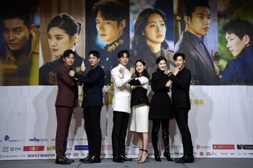 Star Writer and Korean Wave Star met in The Parallel World. Kim Eun-sooks new work The King - The Lord of Eternity held a production presentation and raised expectations for the first broadcast.Especially, this work emphasizes fantasy romance in which various one-person two-person stations appear in the background of parallel world, and Actors emphasizes SBSs new gilt drama The King - Eternal Monarch was broadcast live on the official channel of The King - Eternal Monarch on the 16th.Actor Lee Min-ho, Kim Go-eun, Woo Do-hwan, Kim Kyung-nam, Jung Eun-chae and Lee Jung-jin attended the production presentation.The King - Eternal Monarch (played by Kim Eun-sook, directed by Baek Sang-hoon, and Jung Ji-hyun) is a fantasy romance that draws through the cooperation of Lee Gwa-hyung, the emperor of the Korean Empire, who is trying to close the door to the dimension, and the Korean criminal Jung Tae-eul, who is trying to protect someones life, people, and love. It is a new work by Kim Eun-sook, who collected topics early on.However, the return of Hallyu star Lee Min-ho, Kim Go-eun, Woo Do-hwan and other casts added to the expectation.As such, the story of Kim Eun-sook was not missed at the production presentation on the day.Lee Min-ho, who met Kim Eun-sook for the second time after the heirs, returned to the house theater in three years after taking charge of the emperor of the Korean Empire.When I had to say hello to him after three years of absence, the artist contacted me, and I was grateful to have received a script that I wanted to do so well and do well.I also worked with the artist, and in the drama, Kim Eun-sook is based on trust and faith because of his weight and influence. Kim Go-eun also reunited with Kim Eun-sook in The King following Dokkaebi.He takes charge of the 6th year criminal criminal Jung Tae-eul of the Republic of Korea and the orphaned Luna of the Korean Empire.Kim Go-eun said, I was delighted to have offered to work together for the second time.After seeing the script, it is a story about the parallel world, and there are very detailed contents.It was fun to read the script with a variety of one-person stations. Woo Do-hwan, who first made a relationship with Kim Eun-sook, said, First of all, it was a lot of burden.As an actor, the two-person station is a setting that I want to challenge once, especially the dialect.I prepared thoroughly when I was speaking in my previous work, but this time I was worried because the preparation period was short, but the first meeting that the artist said that I could follow him and follow him is crawling.I am working hard to prevent this work from being pressed. With this trust, Woo Do-hwan plays the social service agent of the Republic of Korea, along with the captain of the Imperial Imperial Guard in the work.Kim Kyung-nam, who has drawn a relationship with Jung Tae-eun and Onui as the three-team Ace detective in Korea, said, I am trying to melt the work well with the director, production team, and actors as a script that the artist wrote because he cheered me for seeing all the works well. And, once again, I was surprised to see the script.I have a lot of roles and plays and plays so far, so I wonder what part I have cast me because there are many intense parts inside and outside, and I am expecting that I will be able to show other parts this time. Lee Jung-jin, who plays the evil role of Lee Lim, the half-brother of the Korean Empire and the uncle of the emperor Lee, was also surprised by the casting proposal like Jung Eun-chae.I was also a role I wanted to play as an actor, but I was surprised at the casting proposal because it was completely different from the characters.And Im waiting for the script every time because the script is fun. I saw the trailer for a while, but the director and the artist painted these parts in their heads and cast them.I think viewers can feel that Lee Jung-jin has evil side. Also, questions were asked about Kim Eun-sooks unique expression method.Especially, this work was expressed as extraordinary man in Lee Min-ho and extraordinary woman in the difficult setting of parallel world.Lee Min-ho said, Although I am careful to divide the type of person, I also looked at the hyperphysics in this script and looked for mathematician books and physicist lectures.It was very difficult and difficult, but when I think about it briefly, the person called the department seems to be basically a clear and concise person.It takes a long time to understand the time, but it can be frustrating for those who accept it, but it is a person who has the power to feel sincere every word. Kim Go-eun introduced the term contextual as a character who does not know what to explain: a character who moves to intuition and practice rather than a process of solving.Lee Min-ho said, When I look at the script in the first half, there is a Korean empire with Korea, where is it now?It seems to be clearer and easier to explain through the video and the person.Anyway, it is not difficult for viewers to understand because the parallel world is living in the same time zone. Woo Do-hwan said, I did not see the world of parallelism with my eyes, but I believe that it is now. I imagined it, but I did not think specifically.However, I wanted to be able to actually be in this work, he said. There is a fantasy element, but it is not so far or far away.I think you can find interesting details because there are everyday and familiar elements. Lee Jung-jin added, There is a reason for the characters living in both worlds, and they are separated, but they seem to feel that there is a link.Lee Min-ho said, I felt this idea that it is a pretty fairy tale, even though it is the previous work, as well as the previous work.First of all, the script is warm throughout, and the story is solid in it, and all the characters feel alive and breathing.I think these are a fairy tale script that gives a positive and good aura by engaging well, Kim Go-eun said. It seems to breathe all the characters.Any character seems to be memorable and attractive, he said.Lee Min-ho said, I am unfamiliar and excited to say hello to you for a long time.I saw the drama highlights and I want to see how the drama came out. Kim Go-eun also said, I have been greeting you through the CRT for a long time.We will shoot hard in anticipation and support. Woo Do-hwan said, I have been shooting since the end of last year, and it seems to be the time I ran for today or tomorrow.I want to be a drama that I can not forget because it is a funny and beautiful love story. Kim Kyung-nam said, I filmed it last year, but it seems to be realistic because I made a production presentation.The production team, Actors, all worked hard, so please look forward to it. Jung Eun-chae said, I also feel a little nervous and excited when I see the highlights. I hope you will enjoy it. Lee Jung-jin said, I think many people are expecting it.I worked hard with good juniors, seniors and staff. I think I will tell a lot more stories than I expected. Please expect.They also gave the watch points. Lee Jung-jin said, You will not be able to take your eyes off.I think I can have a favorite character according to my personal taste. Jung Eun-chae and Kim Kyung-nam emphasized that I hope you will use your first broadcast because the narrative that leads the drama development is important for the first time. Woo Do-hwan said, The two other worlds that seem to be the same, obviously the same age, but there is something different.It would be fun if you look at the accessories and costumes carefully. Kim Go-eun said: Its a drama that adds to the fun of repeating the episode, and the more you see it, the more youll be waiting for the next episode.It would be fun to find other points of one person and two stations. Lee Min-ho said: Its a drama that really contains a lot of things.Sometimes you will be able to enjoy it with various perspectives if you concentrate on narrative, romance, melodrama, and different transformations of one person and two stations.  I am surprised by the sense of gratitude that you will be with The King while keeping social distance.Like these Actors orders, The King - Eternal Monarch is attracting the attention of many people whether it will give fun to burst from the first broadcast.SBS The King - Eternal Monarch, which is composed of 16 episodes, will be broadcasted at 10 pm on the 17th.=
