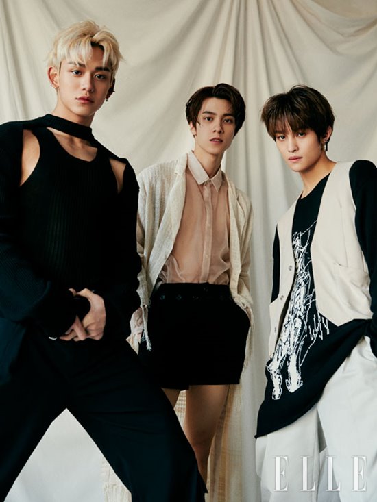 China group WayV (God V, WayV) conducted a photo shoot and interview for the May issue of Elle.WayV, which debuted in January 2019, is the first mini album Take Off, which ranks first in 30 regions around the world on the iTunes top album chart, and is the new group that won the 2019 MAMA Best New Asian The Artist with the record of Chinas boy idol group ITunes top album chart.To capture the boy-Down charm of seven members of Coon, Ten, Winwin, Lucas Moura, Xiao Jun, Henry, and Yang Yang, the photo shoot took place in a single-family house with a garden.In the individual interview that followed the filming, the members showed their passion for music. Every time a new song comes out, ideas are poured out among the members.Its a certain advantage that all seven people are greedy, Ten said, and everyone always has an open mind to challenge and accept something new.Lucas Moura said, I think that every song has a soul, but it is most important to immerse in it.He also did not hide his affection for the member.Its very positive and has a high tension, said Yang Yang, the youngest member of the team, adding that it seems like such vitality is being passed on to fans on stage.When youre away from the members, you feel sorry for your face time, Hendery said.I have not forgotten my gratitude for global fandom.Winwin said, It is a great power to have people who always watch and support us when we are not doing album activities. Meanwhile, Xiao Jun expressed his determination to have an event for fans because he likes surprise events.WayVs Interview and pictorials can be found in the May issue of Elle and on the Elle website.Photo: Elle