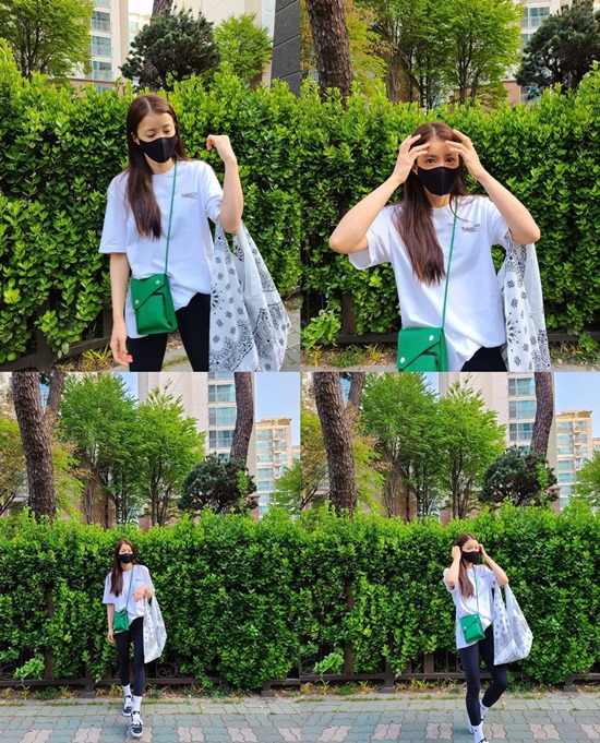 Actor Lee Si-young reveals his routineLee Si-young wrote on his Instagram account on the 16th, I go to work early today. Its so bright even though the sun is long.Summer comes and posted several photos.Lee Si-young in the public photo is staring at the camera wearing Mask. Lee Si-youngs beauty, which is not covered even though she wrote Mask, catches her eye.Lee Si-young also showed off her slender legs in comfortable attire.Meanwhile, Lee Si-young stars in the Netflix drama Sweet Home.Photo: Lee Si-young Instagram