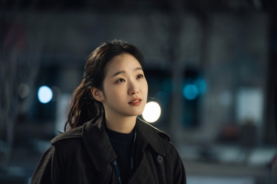 Aiz Writing Cho Sung-kyung (Columnist)A new level of love story begins: Kim Eun-sook writer invites fans to another fantasy WorldKim Eun-sooks new SBS The King - The Eternal Monarch (hereinafter the King) will air for the first time on the night of the 17th.Kim Eun-sook, who has shown the new origin of fantasy romance with SBS Secret Garden (2010) and tvN Guardian: The Lonely and Great God (2016), is going to talk about parallel world this time.Kim Eun-sook, who is the best storyteller and shows off his talent with ratings, is looking forward to what fantastic storytelling will make viewers fall into this time.The King starts with the setting that Korean Empire of the constitutional monarchy where the male protagonist lives and South Korea where the heroine lives are parallel to each other in different dimensions.The opening of the door to the two spaces creates social confusion, and the Korean Empire Emperor Lee Min-ho and South Korea detective Jung Tae-eul cooperate across the two worlds.#Dimensional Different FantasyTwo people in parallel world close the door to the devil and save the country and loved ones in crisis. It is unfamiliar without being able to hear the explanation.I wonder how Kim Eun-sook will be able to show a rich story to the house theater with The King.In fact, if Kim Eun-sook was a former writer who was used mainly for romance and was dismissed as a so-called major foot, he may have been worried about this drama.However, Kim Eun-sook, who started to contain a grand narrative in Drama with KBS2 Dawn of the Sun (2016), opened a new World view in Guardian: The Lonely and Great God and became a master of storytelling in name and name by including the historical consciousness as tvN Mr.So, the King is expected to show a new World view.In a preview already released, Lee Min-hos narration explained the background, God has released the devil in the human world, and the devil has opened the door of parallel world.It may be a concern to show a more expanded view of World in Guardian: The Lonely and Great God. Kim Eun-sook is known to have been worried about various stories of academia about parallel worlds, such as interpretation of déj vu phenomena.As if reflecting such interest, questions about parallel worlds were poured into the online production presentation of The King, which was held on the afternoon of the 16th.The cast members who attended the production presentation such as Lee Min-ho raised their interest, saying, It seems difficult to explain it, but it is not difficult to understand and follow it when you look at the screen.Kim Go-eun said, There are so many details about the World and there are details, and made me expect the depth of the World to be unfolded by Kim Eun-sook.Kim Go-eun, however, stressed that the more we go through the meeting, the more fun it becomes, the bigger things happen.It means that Drama, which is the first time to notice each rice cake that is thrown once a time as the drama fans say these days, is a drama.In that sense, it may not be easy to feel the fun or depth of Drama.Nevertheless, Kim Eun-sook is a writer who has shown excellent writing ability to dissolve fantasy into real story with Secret Garden and Guardian: The Lonely and Great God.It is expected to spread the wings of fantasy that does not forsake expectations again.Lee Jung-jin of Irim Station, who sets up a confrontation with Lee Gon in the highlight video released at the production presentation, opened the words Samguk Yusa recorded like this in the narration and attracted attention with the story about the secret flute.Kim Eun-sook is expected to include the fantasy of the epic this time because he mentions the Samguk Yusa.#Reliable and Viewing RomanceRomance, of course, is another axis of the story of The King.Kim Eun-sook has been a strong figure in romance, starting with SBS Lovers of Paris (2004), which clearly announced his name to the world.Again, the prediction that the love story of two people in different Worlds will soak viewers is almost certain.Kim Eun-sook, a writer, said in a conversation with the author at the Secret Garden production presentation in the past, I thought I should do well because the audience rating of SBS (formerly SBS) and City Hall did not exceed 20%.I talked about politics with City Hall, but I also wrote that I was back in romance because I was a romance.From then on, he is Kim Eun-sook, who has always put Drama in the popular list with the romance of the male and female protagonists.Especially, the male protagonists in the romance of Kim Eun-sook have always been loved like the deterioration of women.In normal drama, even the so-called Sub-nam, who are less interested in the male protagonist, are hotly loved.Expectations are high for the actors who will be in this The King from Hallyu stars Lee Min-ho to Woo Do-hwan and Kim Kyung-nam, who will return to the King after military service.#Fasting CastingAbove all, Lee Min-ho well built the image of the earl through the role of Koo Jun-pyo of KBS2 Boys Over Flowers (2009) and Kim Tan of heirs.It is a perfect place for the Korean Empire emperor who was in charge of the The King by his beautiful appearance and Gutti.In addition, fans are paying more attention because it is the first homeroom comeback in three years before the The King is released after completing the duty of defense as a social worker.Lee Min-ho, who made a production presentation on the day, did not hide his excitement in public for a long time, but armed with a bright smile and shining his appearance.It seems to be more attractive to fans in Drama.Kim Eun-sook writer, Lee Min-ho, and Kim Go-euns second meeting are also observations that it may be a plus factor for Drama.Lee Min-ho has been in close contact with Kim Eun-sook writer with heirs and Kim Go-eun with Guardian: The Lonely and Great God.Kim Eun-sook, who had never cast the main character once before, allowed a second breath this time.In this regard, there is an analysis that it was possible because it was a casting suitable for the artists extraordinary belief in Actors and the character, and it leads to expectation for the highly immersive Acting.In addition, Baek Sang-hoon PD of The Suns Descendants and Jung Ji-hyun PD of TVN Enter Search Words WWW will co-direct and take CG at Dexter Studio, which is famous for its visual special effects, raising the possibility of the shows spectacular visual beauty.It is noteworthy that if the door of the new fantasy is opened, the news of Kim Eun-sooks new record will continue.The King - The Eternal Monarch will be broadcast on SBS at 10 pm on Friday 17th.Cho Seong-gyeong (Columnist)Forbid unauthorized theft, reprint, and replicate, and distribute without prior consultation.