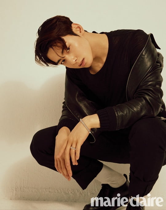 Astro Cha Eun-woo, who is active as an actor and singer, has made a fashion magazine cover for the first time since deV.Cha Eun-woo in the public cover has unreserved his talent and talent to the point that he is the first.Cha Eun-woo, who was filming on the theme of two-sidedness, showed off his youthful appearance such as asking for jewelery in his mouth or playing with his fingers, and a deadly figure armed with intense eyes that stimulate his emotions.On the other hand, in this picture, you can clearly see the charm that can not be defined as one of Cha Eun-woo, which is elegant, rough, attractive and playful.
