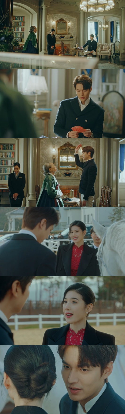 The King Lee Min-ho was troubled by the marriage issue.In SBSs Drama The King: The Lord of Eternity (hereinafter the King), which was broadcast on the afternoon of the 17th, Nooknam (Kim Young-ok), a regular five-piece manufacturing palace, was shown working hard for the marriage of Lee Min-ho, the third emperor of Korean Empire.On the same day, Nook Nam was caught by Igon while secretly attaching a talisman. This is really effective. It is a force that attracts people.Igon said, This is the first woman like me, you are beheaded.Meanwhile, Korean Empire Prime Minister Koo Seo-ryeong (Jung Eun-chae) visited the Equestrian Center to meet Igon; he said, I know you, Your Majesty.Im a little quick. Shake your hand. Camera is on the front.  As I wrote, the people are happy.I would have been happier with the picture now, he said, quietly saying that the people are worried about marriage.