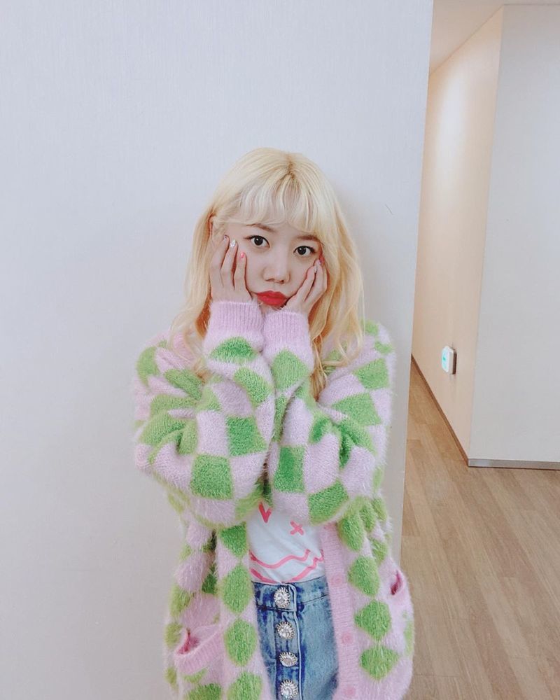 Kim Nam-joo gives fans English Vinglish greetingsGroup Apink member Kim Nam-joo posted three photos on April 17 with the phrase Good Morning on his instagram.Kim Nam-joo in the photo beams in a cardigan, who also shows off her beautiful visuals, perfecting her blonde hair.limited one