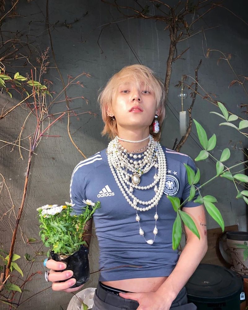 Singer DAWN (real name Kim Hyo-jong) released a dreamy atmosphere photo.DAWN posted two photos on her Instagram account on April 17.DAWN, with its blonde hair in the public photo, holds Flowerpot, and the plant and wall background harmonize with DAWNs languid look.A unique fashion in a pearl necklace and a tight top catches the eye.Fans who watched the photo responded that it is a perfect match for my brothers blonde hair and it is good.Meanwhile, DAWN, a member of the group Pentagon, moved to Singer Cys agency Pination with Couple Hyuna after the contract ended with Cube.Park Eun-hae