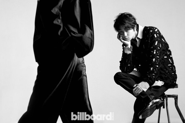 Group Seventeen has decorated the cover of Billboard Korea Magazine.Seventeen appeared as the cover model of Billboard Korea Magazine 3, a K-pop magazine published today (17th), proving the status of the global trend.Seventeen has been collecting topics by focusing on the publics attention at once by posting various picture cuts on three times from the 3rd and 7th, starting with the release of color and black and white cover images on the official account of Billboard Korea on the 1st.Seventeen in the public picture perfects the casual look of soft color and sensual pattern, and creates a unique and refreshing charm. In addition, the picture cut of the suit costume that feels chic has completed the mature atmosphere with the superior suit fit.In addition, through personal cuts and unit picture cuts, it has attracted the admiration of those who express charisma and deadly aura as well as refreshing charm and free youth itself.In an Interview, Seventeen expressed his regret for the World Tour ODE TO YOU (Ode to You), which was successfully completed in February, saying, I am excited even if I think about my first concert, and I am still excited about the performance.The attitude of the stage seems to have grown and matured. He was able to get a glimpse of the responsibility of the artist who is loved by many people around the world.In addition, this magazine has received more explosive responses including various contents such as the impression of the World Tour, mini Interview that revealed the Musical taste of each member, and column that reviewed the activities from debut to the present.As such, Seventeens inverted pictorial and honest Interviews can be found in Billboard Korea Magazine No. 3, which is released in two versions of English and Korean.Seventeen will meet with fans through various activities in the future.Photo: Billboard Korea