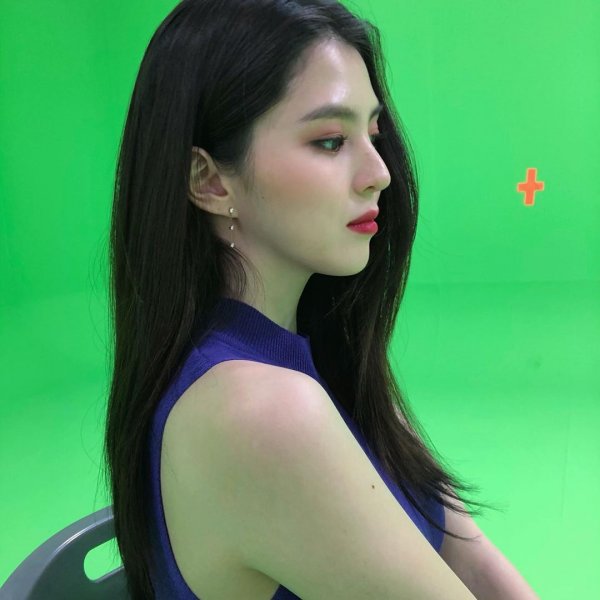 Han So Hee released a picture on his Instagram on the 16th.He showed off his deadly figure by showing off his purple costume and intense red lip against the backdrop of the Greene screen.In particular, Han So Hee stimulated the desire of viewers to use their home room in a short article called World of Couples After Two Years Tomorrow.Han So Hee plays the role of a female actress in JTBC World of Couples and shows a unique presence.Photo: Han So Hee Instagram
