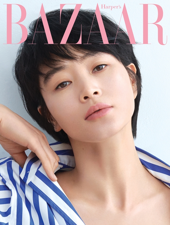 Fashion magazine Harpers Bazaar has released cover Images and pictures with actor Kim Hye-soo.She was selected as the face of Harpers Bazaar, representing the May issue. One spring day, when Cherry were scattered, the filming was done in a studio in Paju.Kim Hye-soo, who gained a lot of love as a progressive female Character, Jung Geum-ja, through the SBS drama Hiena last week, still stood in front of the camera with a beautiful and perfect appearance.Leadership that delightfully leads the somewhat tense shooting atmosphere, and intense charisma that can not be compared to anyone, shined in the field.Thanks to the relaxed and dignified Attitude as much as the filmography as the actor, everyone has happily finished shooting.Interviews with the picture with Gat Hye-soo Kim Hye-soo can be found in the May issue of Harpers Bazaar.Photo = Harpers Bazaar Korea