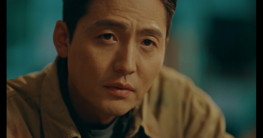 Weve been hit by double-digit ratings from the first broadcast!The King - Monarch of Eternity has been thrilled about World Fantasy Romance, and predicted the operation of Gat Eun Sook Power.SBSs new drama The King - Monarch of Eternity (playplayplay by Kim Eun-sook/directed Baek Sang-hoon, and Jeong Ji-hyun/produced Hwa-An-Dam Pictures), which was first broadcast on the 17th, overwhelmed the house theater with a series of moves that broke double-digit ratings from the first broadcast.According to Nielsen Korea, the audience rating research institute, The King - Eternal Monarch once achieved 11.4% of the first part and 12.9% of the second part in the metropolitan area, ranking first in the same time zone of all channels.The 2049 ratings, which are the main indicators of advertising officials, also recorded 6.8%, breaking the record of the past SBS Golden Earth Drama once, soaring to 14% of the highest audience rating (based on Part 2), proving the topicality of Kim Eun-sook table Drama.The King-Eternal Monarch was divided into two parts, one of which was the half-brother of the Korean Empire Emperor Lee Ho (principal), and the eldest father of Lee Min-ho, Lee Jung-jin, who was trying to take up the two worlds He started with the opening of the Worlds Door.25 years later, the Korean Empire Emperor Egon, who had half of the man-pa-sik, came to South Korea beyond parallel world, and had a fateful meeting with the woman in the ID card dropped by the questionable man who appeared on the night of the reverse mother 25 years ago, Kim Go-eun, I gave it to him.Above all, Kim Eun-sook, the author of Korean storytelling, has completed a new story and a full-fledged narrative that makes it impossible to keep an eye on the first time through World Fantasy Romance that can not even be imagined.In addition, Baek Sang-hoon and director Jung Ji-hyun showed a sensational and spectacular visual beauty with delicate and sophisticated production power, and predicted a surprisingly ecstatic drama.Especially, Reliable and Viewing Actors such as Lee Min-ho - Kim Go-eun - Udohwan - Kim Kyung-nam - Jung Eun-chae - Lee Jung-jin inspired each character with lively vitality and transformed into an extraordinary acting.Lee Min-ho, who was crowned the third emperor of Korean Empire at the age of eight due to his inverse, expressed the perfect Monarch that combines Bings graceful figure, noble character, and civility.Lee Min-ho announced the successful return to the home theater, exploding a variety of charms, from charisma as an emperor to the pity for the wounds left deep in his heart, to the daringness of pranks towards a reliable contrast (Udohwan).Kim Go-eun showed fresh charm with realistic hot-rolled performance that was mixed with South Korea homicide group Detective, Jung Tae-eun.Kim Go-eun, who first appeared in a girl crush, pulled down the suspect and showed off his driving, and he painted a colorful back-up kick and a natural delicacy with a natural expression.Udohwan, who transformed into the captain of the Imperial Guard, added a chewy richness to the charm of a heavy man in the escort of the day, and the romance created by the loyalty of the sunflower toward the emperor.Kim Kyung-nam, who gave a blunt charisma to South Koreas strong 3rd team Detective Kang Shin-jae, focused his attention on the toughness of catching criminals at once and the character of Dere toward Jung Tae in a cynical expressionless expression.Jung Eun-chae made a strong impression by sophisticatedly digesting the role of the youngest and first female prime minister of Korean Empire, who was united with red desire.Lee Jung-jin also shows the best Billen in The King - Eternal Monarch, the Korean Empire goldsmith, who stabbed his half brother with a knife, and the Black Aura, which takes the same face as himself in South Korea at once, I did.On the other hand, in the ending, the Korean Empire emperor Egon arrived in South Korea beyond parallel World and found a South Korea Detective state.Lee, who came to Gwanghwamun through the Tangganjiji in Maximus from Korean Empire, witnessed a Detective situation that restrained him.Im finally looking at you, said Igon, who looked shocked.I hugged him, saying, I am a lieutenant. He opened his eyes as if he were embarrassed and made me wonder about the relationship between the two in the future.After the broadcast, viewers said, The ending jackpot! I will keep turning!, Get Eun Sook!Classes are different! , Life Drama is confirmed , This Drama is crazy! , The King - Monarch of Eternity, as a fixed pick! , How do you wait until tomorrow and so on.Meanwhile, SBSs new Golden Earth Drama The King - Monarch of Eternity will air at 10 p.m. on the 18th (tonight).iMBC  SBS Screen Capture