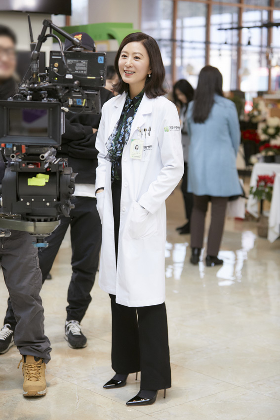 Behind the scenes of the shooting of the World of the Couple by Actor Kim Hee-ae has been released.Kim Hee-ae is starring as a family medicine specialist, Sun Woo, in the JTBC gilt drama World of Couples.Kim Hee-ae, pictured on April 18, is wearing a doctors gown and has an intellectual atmosphere.Especially, it emits a warm atmosphere with a simple smile, and the bright appearance that can not be seen in the play is getting good.Kim Hee-ae is making Sun Woo, who has a sense of work with a face and voice that coexists with firmness and generosity.Despite the betrayal and anger of the husband who is in a relationship, it maximizes the intellect with warm and rational aspect to the patients.Kim Hee-ae has been thoroughly prepared for the medical situation so that viewers do not feel awkward in the appearance of Sun Woo, which is recognized in the hospital.It shows a remarkable concentration by concentrating on natural expression.On the other hand, during the break, it communicates with the production crew, staffs, and actors, and leads the energy of the field positively, creating a comfortable atmosphere.Kim Hee-ae is leading the favorable reviews of The World of Couples with intense and sad eyes, a feverish fever, and a half-hearted acting that does not buy all over the body.Here, the figure of Doctor Sun Woo, who has a soft and intelligent charisma, is also showing the various emotional lines of the character.minjee Lee