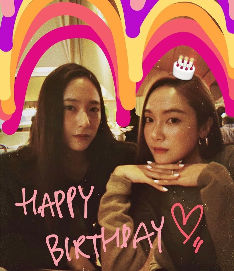 Group F-X member and actor Krystal Jung (Jung Soo-jung) celebrated Jessicas 32nd birthday from Group Girls Generation.Krystal Jung posted a picture on April 18 with an article entitled ily sis on his instagram.Inside the photo was a picture of Jessica - Krystal Jung sisters sitting side by side with their faces facing each other; Jessica - Krystal Jung smiles at the camera.The chic beauty of the two sisters catches the eye.The fans who responded to the photos responded such as It is so beautiful, It is a picture and It is beautiful.delay stock