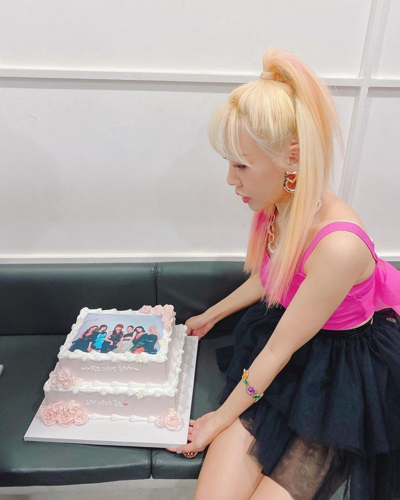 Group Apink member Kim Nam-joo boasted of her watery beauty.Kim Nam-joo posted a picture on his instagram on April 18 with an article entitled Thank you Happen Party.The picture shows Kim Nam-joo with a two-stage cake with Happy Pink tenth anniversary, song no good.Kim Nam-joo is brightly Smileing towards the camera, with Kim Nam-joos perishingly small face size and fresh vibe catching his eye.The fans who responded to the photos responded such as It is so beautiful, Congratulations on tenth anniversary, I love you so far and I will continue to love you.delay stock