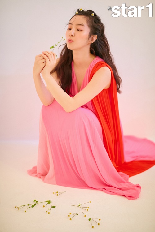 A picture of Actor Sewan Park has been released.MBC WeekendDrama Actor Sewan Park, who captivated viewers with delicate emotion Acting in There is no twice, conducted a May 2020 issue with Star & Style Magazine At Style.Sewan Park showed off her lovely beauty with a smile and a hidden charm through the picture.Sewan Park, who wants to give 100 points to himself who has finished the long journey of There is no twice, said, It was a meaningful work that I was able to learn how to take care of the people around me more than ever because it was the first Weekend play starring work.As for the secret that was able to digest the role of golden mint that demanded deep emotional god, I read a lot of letters my mother wrote whenever I had a feeling.I have seen a lot of moms, such as listening to a lot of songs related to my mother. My mother sent me a coffee car on the set and cheered me up.As for the most greedy part of the work, he said, I always act with my heart. When I look at the act of my seniors, I feel that my eyes are alive.I want to be an actor who really talks through his work. Meanwhile, Sewan Park has played the role of Kim Park in MBC WeekendDrama No Twice, which ended in March.