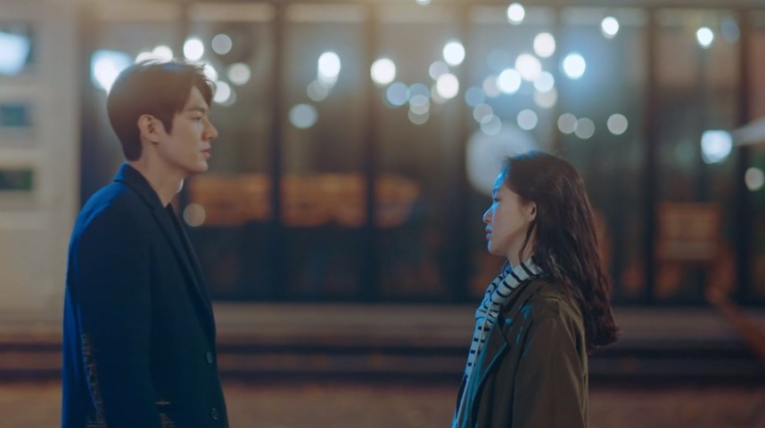 The South Korea adaptation of The King: Eternal Monarch Lee Min-ho has begun, with a straight line towards Kim Go-eun.On SBSs The King: The Monarch of Eternity, which aired on the 18th, the story of Lee Min-ho, who crossed to South Korea through a parallel World door, was drawn.Igon, who met Jeong Tae-eul (Kim Go-eun) in 25 years, said, I finally see you. Jeong Tae-eun was angry, Are you crazy? What did you do to the police?It was nice to meet you, it really existed - youre still a lieutenant for 25 years?When I was embarrassed by the fact that I was penetrating my identity, Igon said, I have seen it for a long time.Jung Tae-eul asked for an ID card, saying, I will notify you the second time. Lee said, What? I do not have ID.I am the emperor of the Korean Empire, and I came here beyond the dimension. So Jung Tae-eun broke the arm of Igon and took him to the police station.Jung Tae-eul once again asked Egon for his name. Egon refused, saying, You can not call me anyway.Then Jung Tae-eun said, I will call it Kim-gae-shit for convenience. Take out your belongings.Lee found and mistook Cho Eun-seop (Udo-hwan), who looked the same as Cho Young (Udo-hwan) at the police station. When Leeon greeted him with pleasure, Cho Eun-seop was embarrassed, saying, Wa Gerano.Lee, who confirmed Cho Eun-seops charm toward Jeong-tae, realized that he was different from Cho Young.Jung Tae-euls personal effects revealed that he was not a man of the world. Fingerprints showed him as a Jane Doe.In other words, I mean I am not in this world and the two worlds are not exactly the same. You are not there as I am not here, your picture, your date of birth, your only clue, he said.But Jung Tae-eul was still wary of him: He said, If you die soon, give me proof if you are a parallel World, and Igon said, Youre in front of you.I came from another World, he persuaded.When asked, Where should I contact you when the result comes out? Igon handed me the luxury Hotel address and said, Let me know here.When the Hotel was surprised that Jung Tae-eul was heres a five-star class, he took off the button on his clothes and pointed to this is a diamond.With the Hotel stay, Igon asked for his horse Maximus, who came to Hotel with anger and said, What will you do with your horse?Ill feed and comb, but only for a while. Until I get back to my World, Igon said.When Jung Tae-eul coolly said, When are you going to your World? You should have decided that first. Lee said, I should have, but I delayed it later. I like being like this with you.Igon asked Jeong Tae-eun, Why do not you believe me once, not a word? Then Jeong Tae-eun said, I believe in faith. Do you believe in absurdity?I still dont believe the earth is round. Parallel World? Just wait for the DNA results, he added.In the cold attitude of Jung Tae-eul, Igon said, You should not treat me like this. I am so sorry. I know only you in this world.When Ions obsession was said to be Why do you know me?, Igon replied, I got my ID 25 years ago.Jeong Tae-eul was frustrated by the ridiculous situation and asked about his family. I am still single. I will welcome you to my empress. It was just that reason.This is why I was tied up in this world. I thought it was half crazy, but it was all crazy, he said to Confessions without any measures.