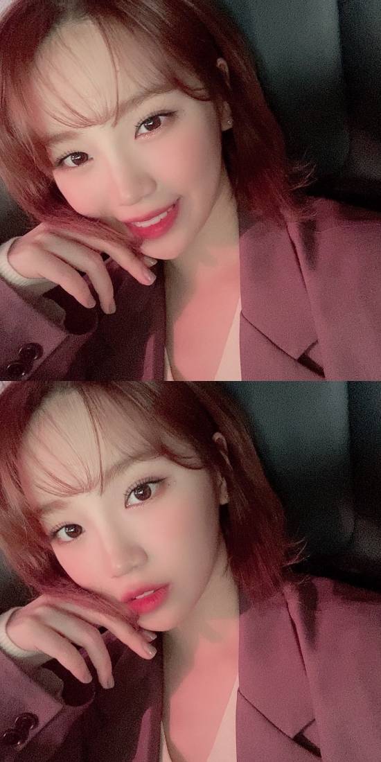 On the 18th, IZ*ONE Kim Chaewon posted a picture on the teams SNS with an article entitled Wiz One Wiz War.Kim Chaewon in the photo is looking at Camera, whose fans attention has gathered on his SNS message.On the other hand, IZ*ONEs new song FIESTAR, which Kim Chaewon belongs to, has become a hot topic due to the popularity of the parody song Jongno Star.On March 31, YouTuber Yuyu Man Man posted a video titled Go Gil-dong - Jongno Star on his channel.The video is a mix of dances and songs of Gogil-dong in the Baby Dinosaur Dooly Ice Star Adventure with IZ*ONE FIESTAR.This Jongno Star is a high-quality video and addictive melody, and has been loved by netizens.As a result, the number of views exceeded 1 million in about a week, and the number of views exceeded 2.3 million as of April 18.